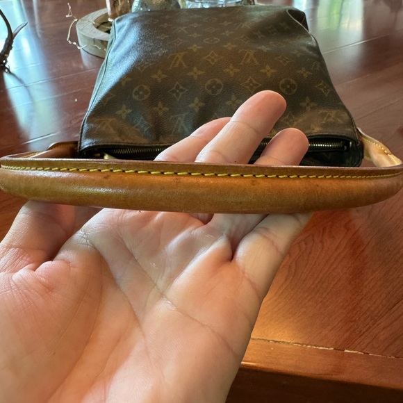Louis Vuitton Looping - Picture 4 of 9